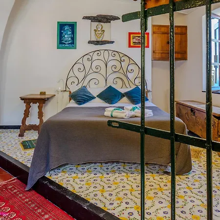 Muin A Ventu Historical Tower * Vernazza